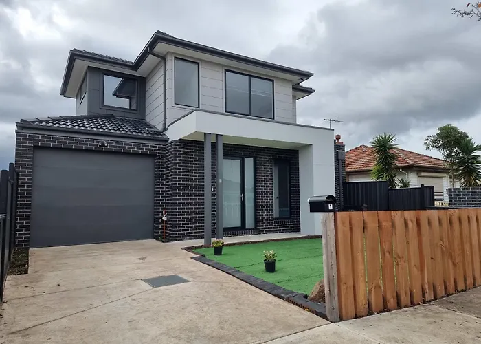 Rosie Townhouse - Modern Home In Sunshine