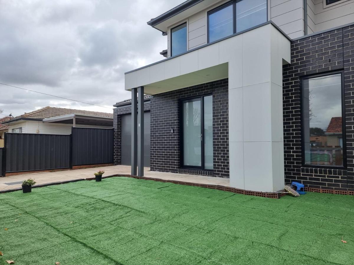 Rosie Townhouse - Modern In Sunshine Albion