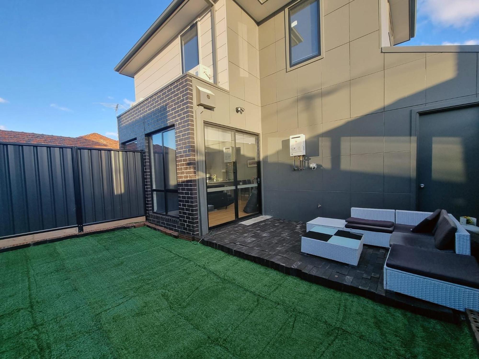 Rosie Townhouse - Modern In Sunshine *