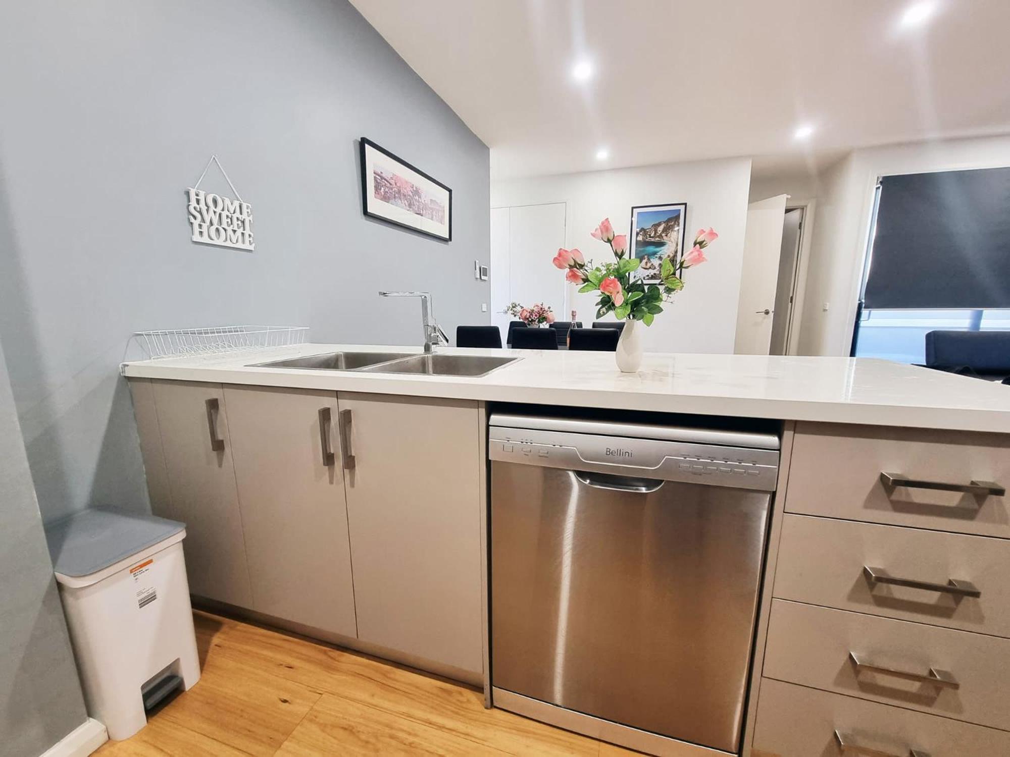 Rosie Townhouse - Modern In Sunshine Albion