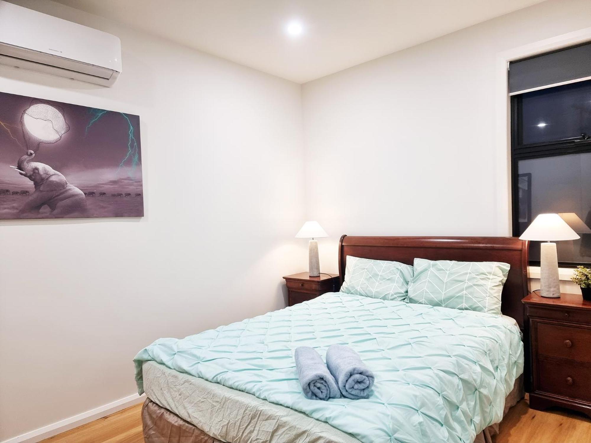 Rosie Townhouse - Modern In Sunshine Holiday home *